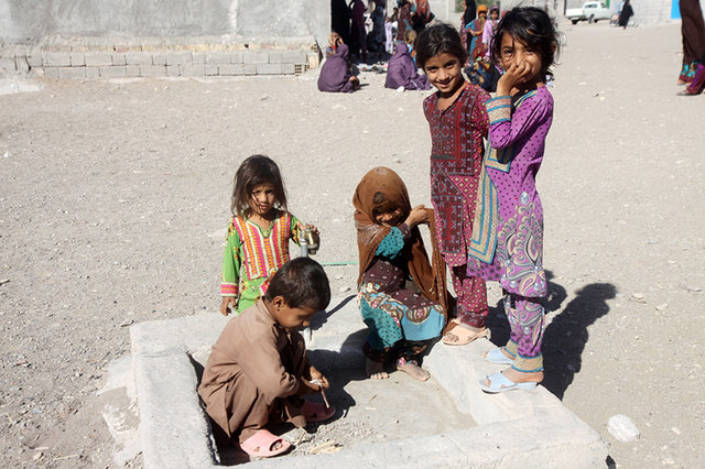 عکس تزئینی است. حمایت خانواده زندانیان توسط کمیته امداد/رفع همپوشانیها و پالایش لحظهای مددجویان