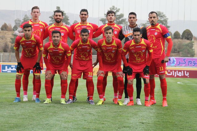 تجمع نفتی ها در باشگاه برای گرفتن مطالبات‌شان