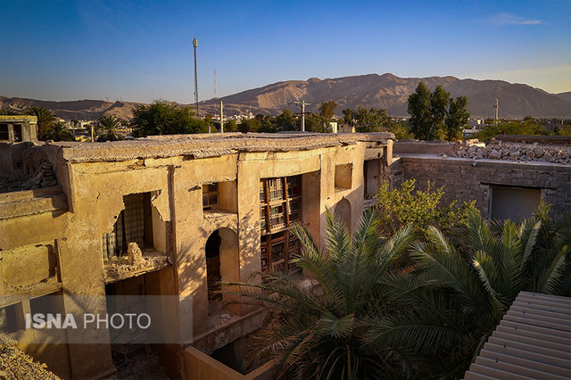 خانه تاریخی «صوتالملک» در بستک وقتی برای کبابی شدنِ کاروانسرا خدا را شکر میکنیم!