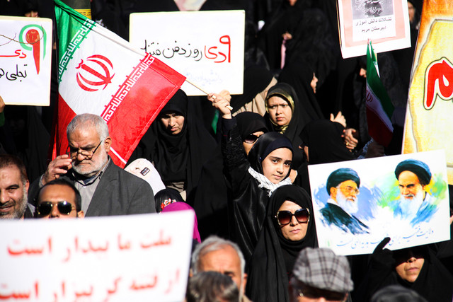 عکس آرشیوی است. بزرگداشت ۹ دی در ۴۰ نقطهی استان تهران