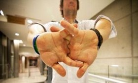 قلنج شکستن تنها در شرایط عادی، یک رفتار مفید است