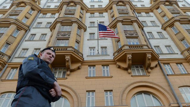 مسکو: ۳ تن از کارکنان سفارت آمریکا باید روسیه را ترک کنند