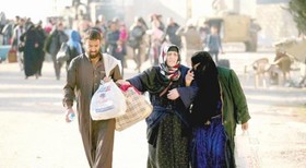 قایق‌ها و عبور از پل‌های تخریب شده تنها راه فرار ساکنان غرب موصل 