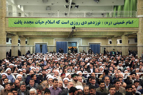  دیدار هزاران نفر از قشرهای مختلف مردم قم با مقام معظم رهبری