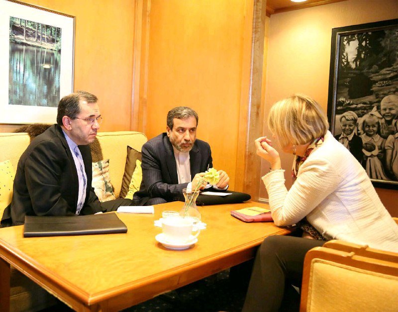 عراقچی و اشمید