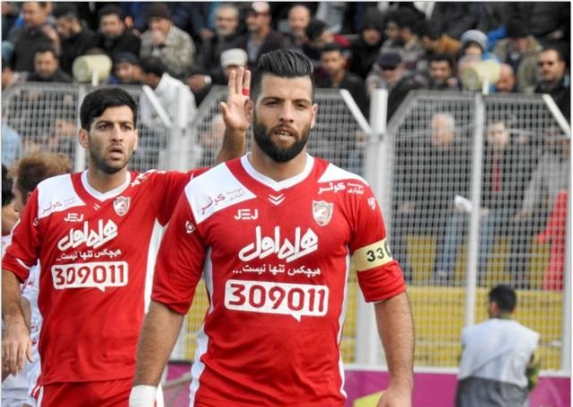 تشویق عباسزاده از سوی پرسپولیسیها/ ۷هزار مازندرانی در ورزشگاه تشویق عباسزاده از سوی پرسپولیسیها/ ۷هزار مازندرانی در ورزشگاه