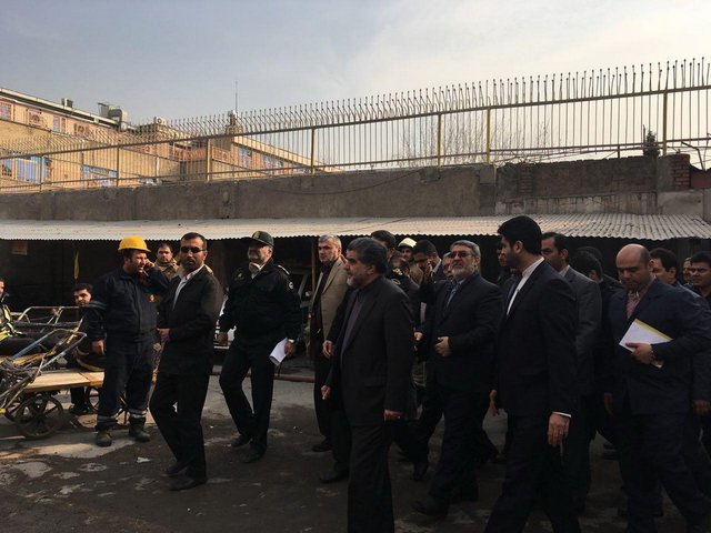 بازدید دوباره وزیر کشور از محل حادثه پلاسکو بازدید دوباره وزیر کشور از محل حادثه پلاسکو