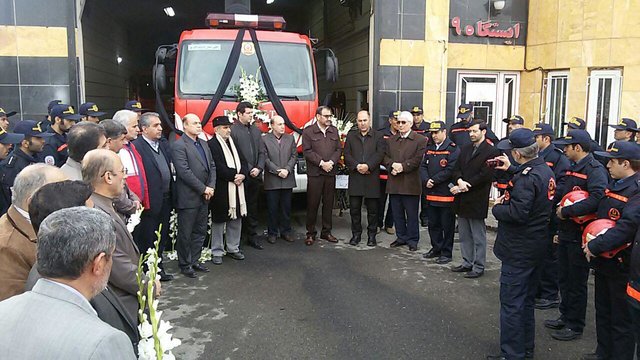 ادای احترام مسئولان همدان به مقام شهدای آتش‌نشان حادثه پلاسکو