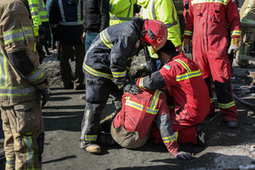 آتش نشانان حاضر در محل حادثه پلاسکو در هفتمین روز