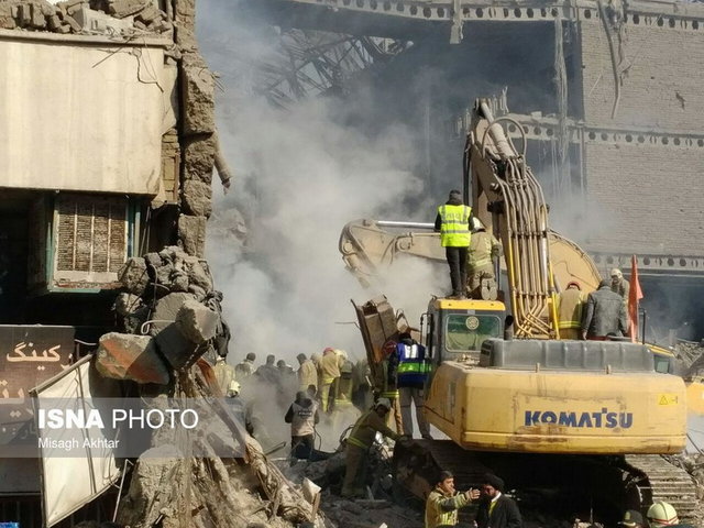 تجمع تعدادی از کسبه پاساژ کناری پلاسکو در شورای شهر/ کسی پاسخگو نیست