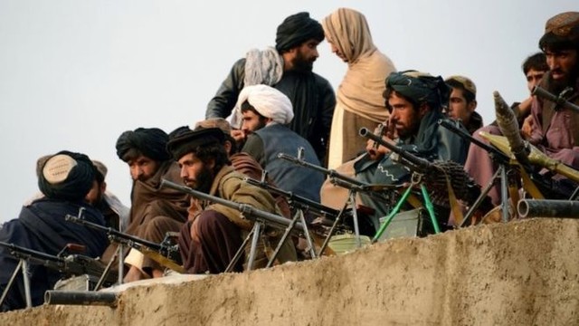کشته شدن ۱۶ پلیس و ربوده شدن چند مهندس توسط طالبان
