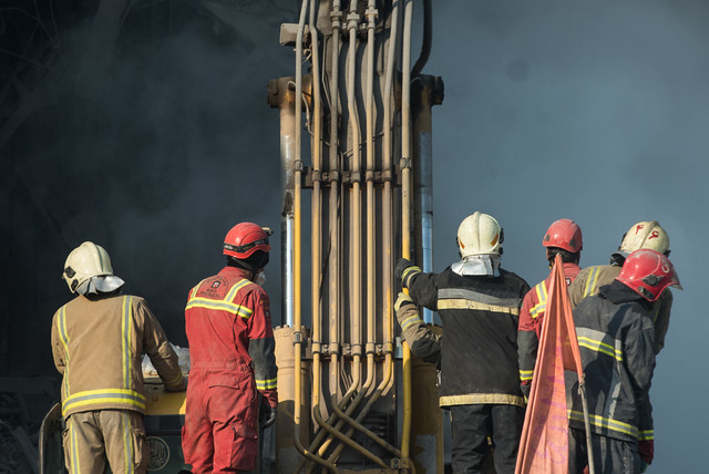 رسیدگی به علت حادثه و خواستههای خانوادههای آتش نشانان در اسرع وقت رسیدگی به علت حادثه و خواستههای خانوادههای آتش نشانان در اسرع وقت
