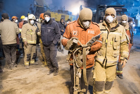 پیدا شدن بخش‌هایی از لباس های آتش نشانان در هفتمین شب حادثه پلاسکو