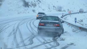 تردد رانندگان با تجهیزات ایمنی و زمستانی در جاده‌های خراسان‌جنوبی