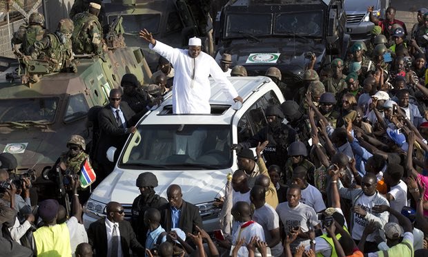 رییس جمهور منتخب گامبیا وارد کشورش شد