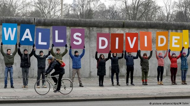 درخواست شهردار برلین از ترامپ برای نساختن دیوار در مرز با مکزیک