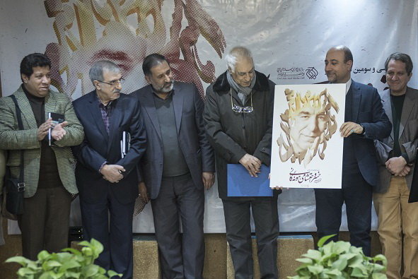 تجلیل از «فرهنگستان یک‌نفره» در شب شاعر