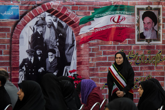 عکس آرشیوی است. «زنگ انقلاب» نواخته شد