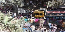 انحراف مرگبار کامیون به سمت جمعیت کنار جاده در بنگلادش