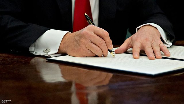 وزارت خارجه و امنیت داخلی دولت ترامپ فرمانش را اجرا نمیکنند وزارت خارجه و امنیت داخلی دولت ترامپ فرمانش را اجرا نمیکنند