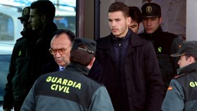 درگیری بازیکن اتلتیکومادرید با نامزدش از کجا شروع شد؟