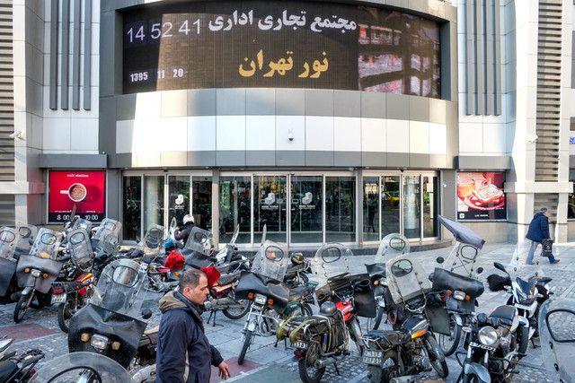 آغاز به کار پلاسکوییها در نور/ کسبه کویتیها هم نوری شدند آغاز به کار پلاسکوییها در نور/ کسبه کویتیها هم نوری شدند