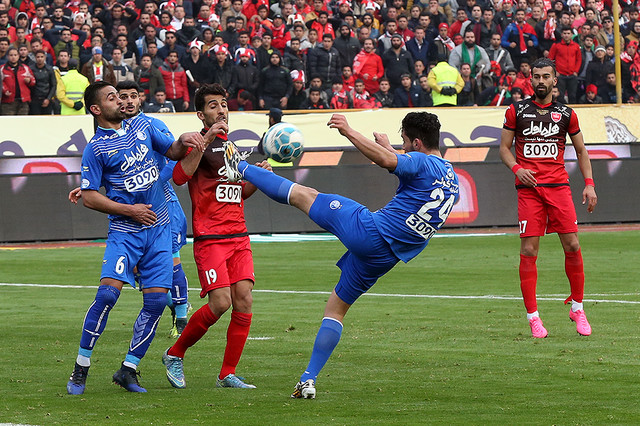 درگیری و اخراج کاپیتانهای استقلال و پرسپولیس درگیری و اخراج کاپیتانهای استقلال و پرسپولیس