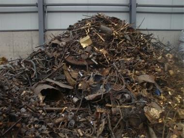 پلمب 130واحد غیرمجاز دپوی ضایعات در منطقه15/ساخت سوله دپو ضایعات در محدوده قیام دشت