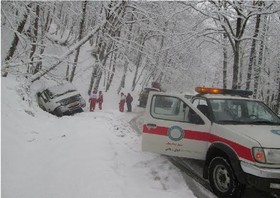 امدادرسانی به ۵۲ مسافر گرفتار شده در برف اسالم به خلخال