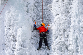 رقابت یخ‌نورد قزوینی در مسابقات جهانی