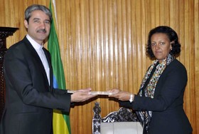 تسلیم رونوشت استوارنامه سفیر کشورمان در اتیوپی به معاون وزیر خارجه