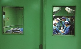 توهین آشکار یک مؤسسه به پزشکان و خودروسازان