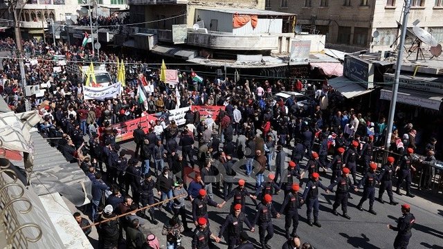 تظاهرات اردنی‌ها در اعتراض به گرانی ادامه دارد