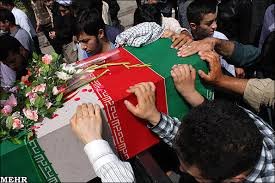 خاکسپاری پیکر 2 شهید دفاع مقدس در منطقه مسکن مهر رشت 