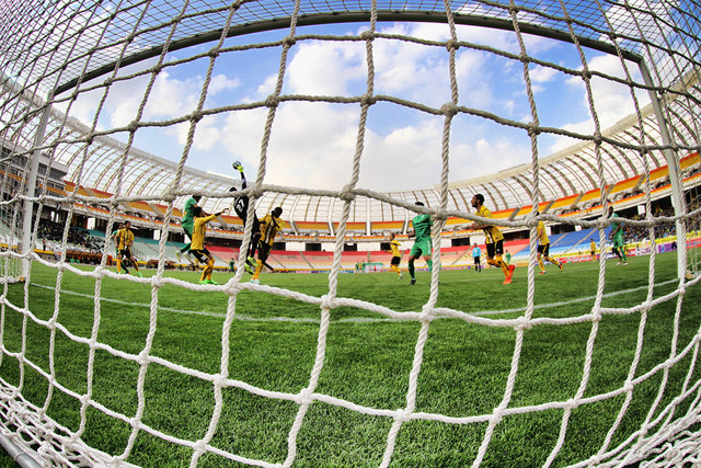 عکس تزئینی است پیروزی سخت و توأم با شانس خیبری های جنگنده در همدان