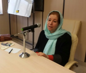 نشست فارسی‌آموزان با فرشته ساری