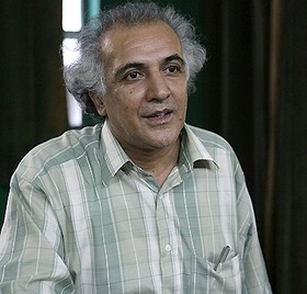 مخاطب به نویسنده‌ ایرانی مشکوک است