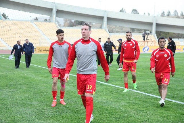 پراهیچ: پدیده طلبم را ندهد امتیاز کسر میشود / از نفت کسی برای پرداخت طلبم تماس نگرفته است پراهیچ: پدیده طلبم را ندهد امتیاز کسر میشود / از نفت کسی برای پرداخت طلبم تماس نگرفته است