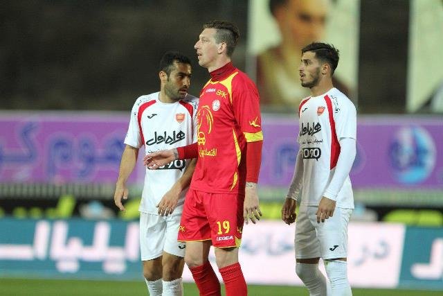 نفتیها طلب پراهیچ را قسطبندی کردند نفتیها طلب پراهیچ را قسطبندی کردند