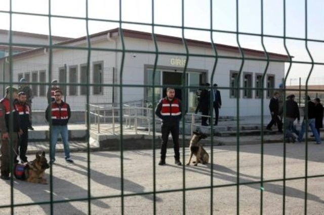 بازداشت ۲ مقام حزب کردها و رئیس یک گروه حقوق بشری در ترکیه