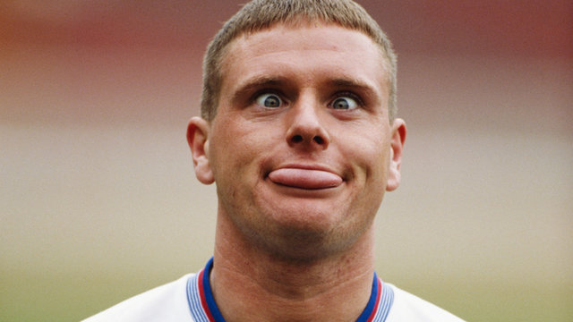 هفت فوتبالیستی که تمام ثروتشان را به باد دادند