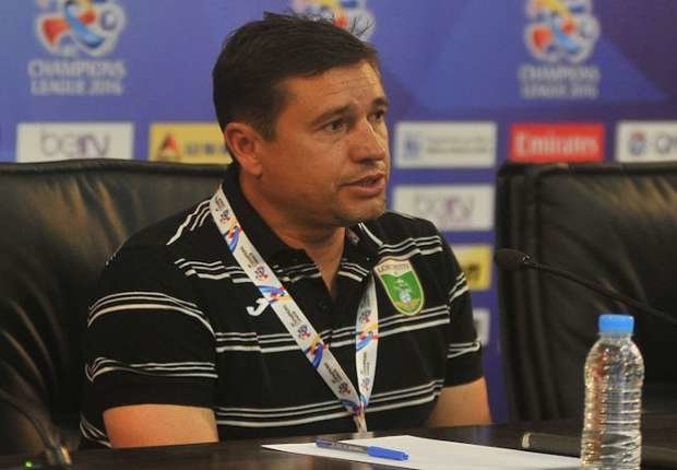 سرمربی لوکوموتیو: بار اول نیست جلوی هواداران ایرانی بازی می‌کنیم/ اطلاعات جپاروف کلی بود