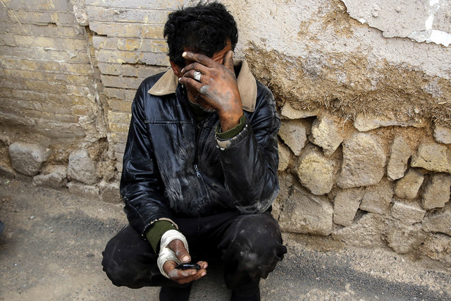 عکس از آرشیو است نارضایتی شهروندان نسبت به محل استقرار نگهداری معتادان در کاشمر/مکانی جدید راهاندازی میشود