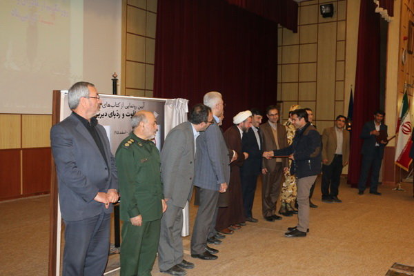 رونمایی از رد پای دیرین و وصیتنامه کامل شهدای اردبیل 
