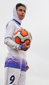 ملی پوش فوتبال بانوان: به خود می‌گفتم روزی می‌رسد روی چمن آزادی راه برویم