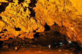 غار «مزداوند» در نزدیکی شهر سرخس قرار دارد. قدمت این غار تا هزاره دوم پیش از میلاد مسیح تخمین زده میشود.