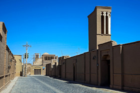 «ریاب»، روستایی تاریخی در پنج کیلومتری شهر گناباد است. مسجد، درقلعه، آبانبارها، مزار ابومنصور ریابی، برجهای قلعه، مدرسه قدیم و حمام ریاب از جمله دیدنیهای این روستا محسوب میشود.