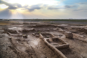 قره‌تپه قمرود مربوط به هزاره ۶ و۴ و۲ قبل از میلاد است و در شمال قم، نرسیده به روستای قمرود واقع شده و این اثر در تاریخ ۱۶ فروردین ۱۳۷۷ با شمارهٔ ثبت ۱۹۹۲ به‌عنوان یکی از آثار ملی ایران به ثبت رسیده است