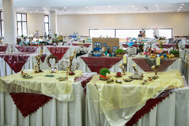 عکس آرشیوی است برگزاری جشنواره هفت سین نوروزی برای آشناسازی نسل جوان با آیین های سنتی ایرانی