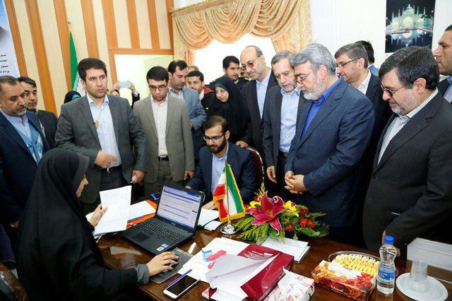 وزیر کشور از محل ثبت نام کاندیداهای شوراها بازدید کرد وزیر کشور از محل ثبت نام کاندیداهای شوراها بازدید کرد